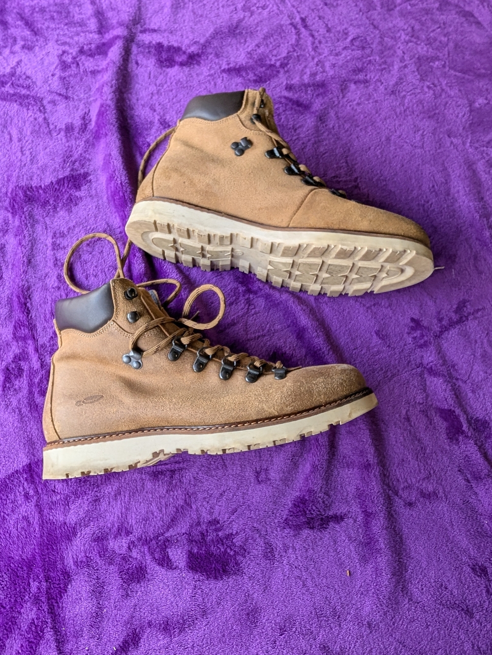 Men's Tan Suede Hiking Boots - Rugged Lace-Up Comfort